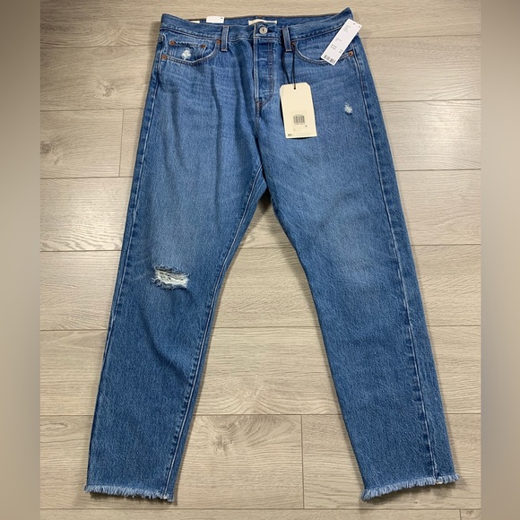 Levi’s Wedgie High Rise Distressed Raw Hem Jeans - Picture 2 of 14